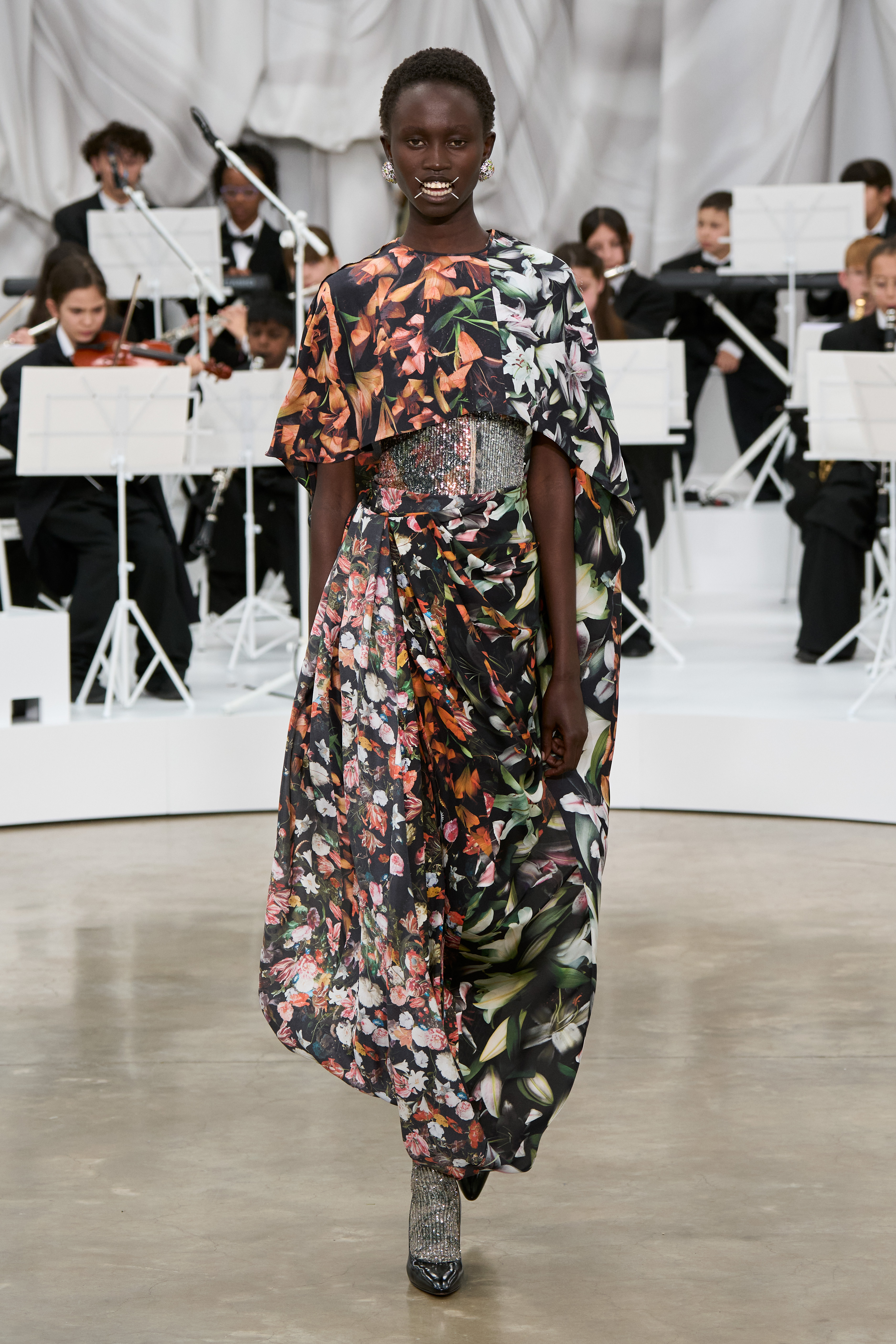 A model at the SS26 Maison Margiela show wearing a four-stitch mouthpiece.