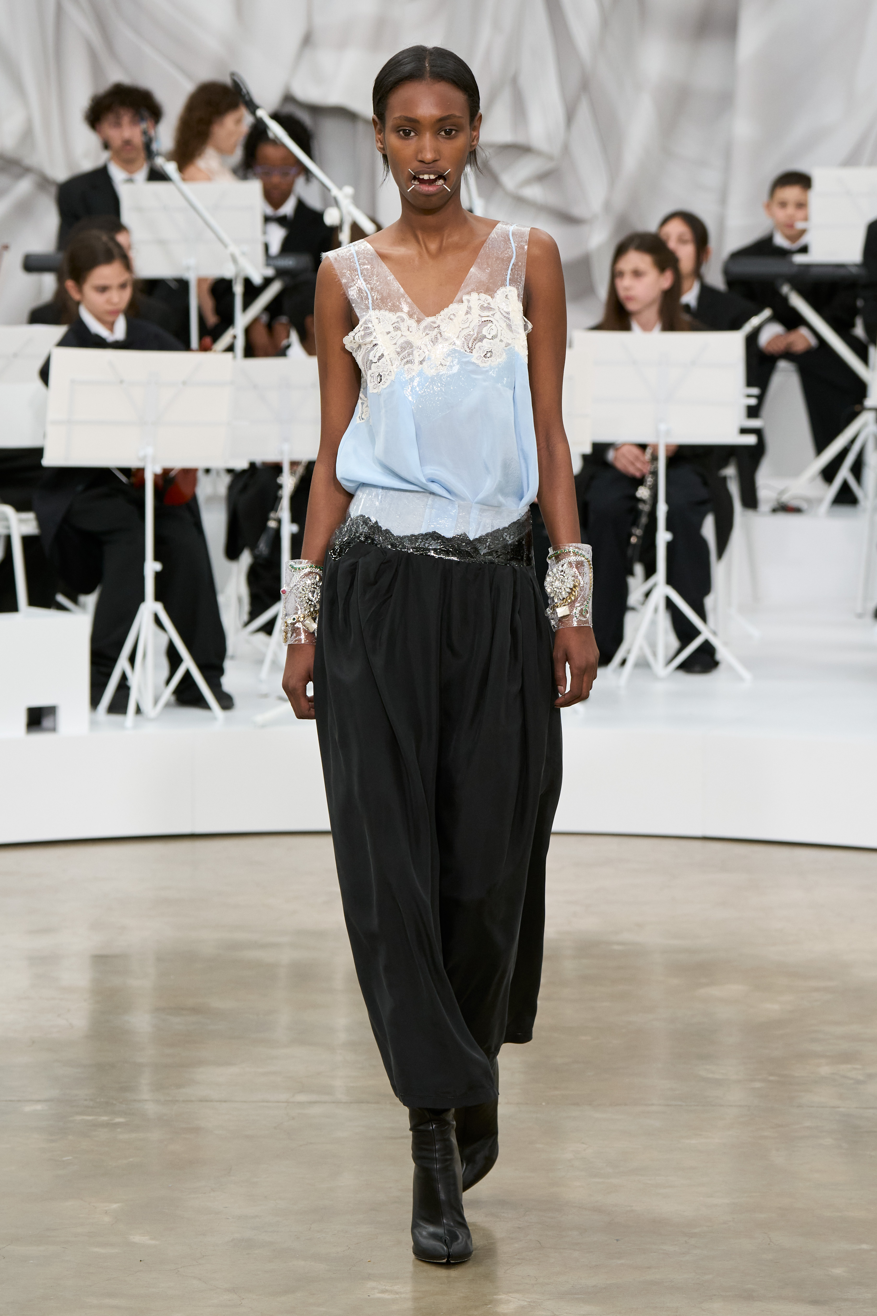 A model at the SS26 Maison Margiela show wearing a four-stitch mouthpiece.